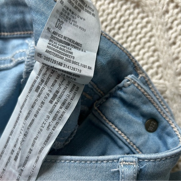 Hollister Light Blue Denim Jeans - Picture 4 of 5